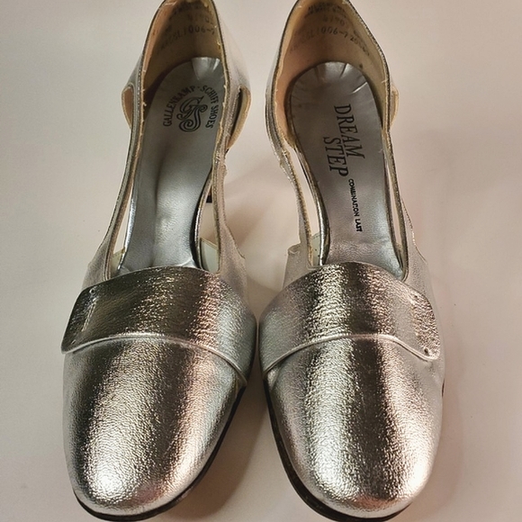 60s Mod Metallic Silver Space Heels with Rounded Toe - Picture 9 of 13